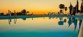 "Villa Sara" with Sea View, Pool & Wi-Fi