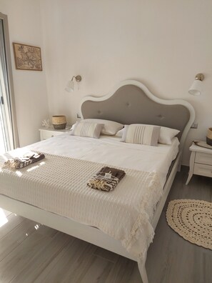 3 bedrooms, iron/ironing board, free WiFi, bed sheets - "Villa Sara" with Sea View, Pool & Wi-Fi (Sciacca)