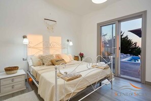 3 slaapkamers, een strijkplank/strijkijzer, gratis wifi, beddengoed