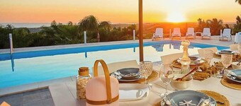 "Villa Sara" with Sea View, Pool & Wi-Fi