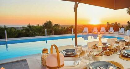 "Villa Sara avec vue sur mer, piscine et Wi-Fi.