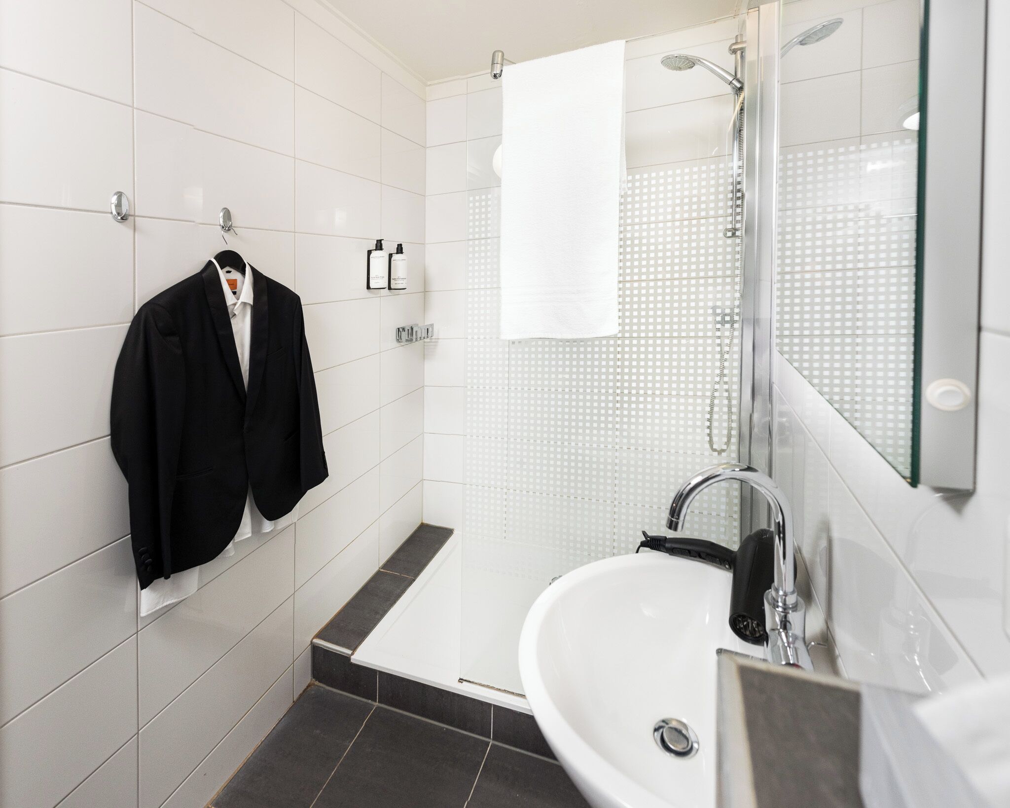 Shower, hair dryer, towels