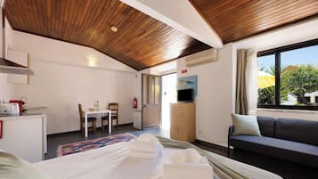 1 habitación, tabla de planchar con plancha, wifi gratis y ropa de cama