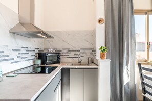 Fridge, oven, stovetop, toaster