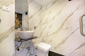 Shared Dormitory | Bathroom | Shower, rainfall showerhead, towels - Hotel BKC Corporate Inn (Mumbai)