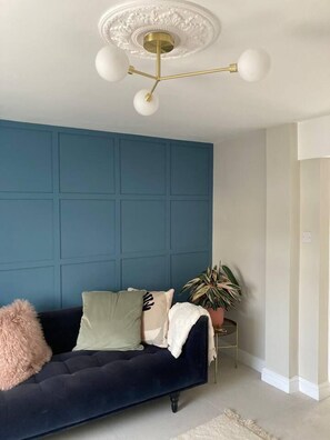 Cottage | Living room - Harbourside - Luxury 2bed Cottage & Garden (Weymouth)