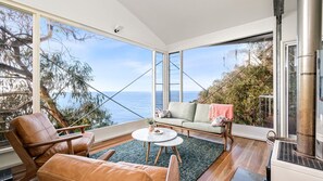 Televisie en een open haard