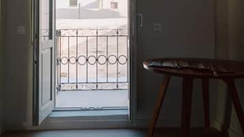1 habitación, tabla de planchar con plancha, wifi gratis y ropa de cama