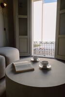 Tabla de planchar con plancha, wifi gratis y ropa de cama 