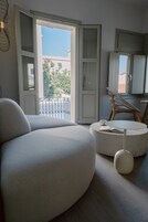 Tabla de planchar con plancha, wifi gratis y ropa de cama 