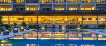 솔티 웨스트엔드 리조트 치트완