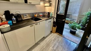 Kaffetrakter/tekoker, kjøleskap, mikrobølgeovn og ovn