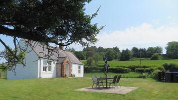 Cottage | Property grounds