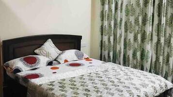 2 bedrooms, iron/ironing board, free WiFi, bed sheets