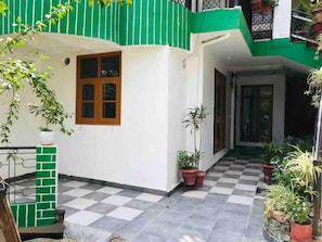Exterior detail - Cozy Solan Apartment With Stunning Views (Solan)
