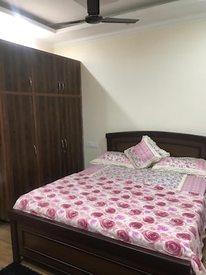 Apartment | 2 bedrooms, iron/ironing board, free WiFi, bed sheets - Cozy Solan Apartment With Stunning Views (Solan)