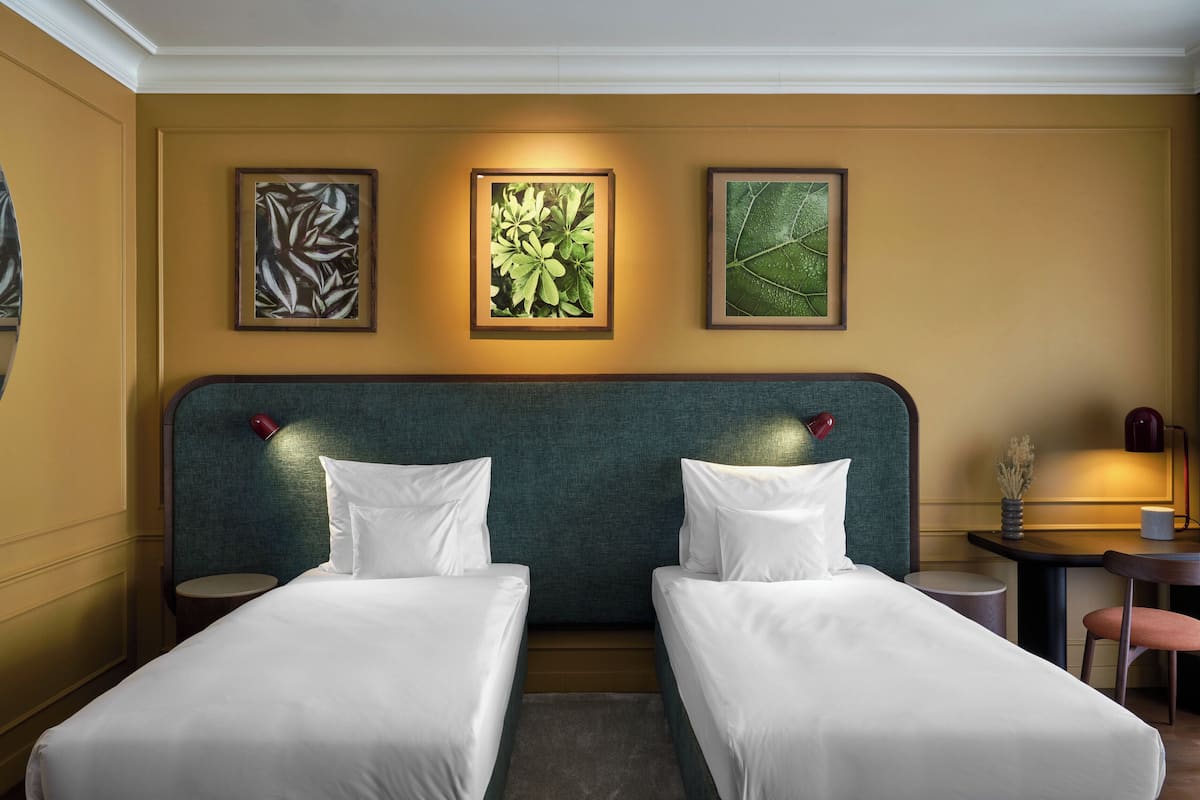 Habitación Premium, 2 camas individuales | Ropa de cama de alta calidad, edredón y minibar
