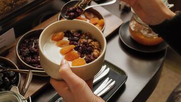 Petit déjeuner buffet servi tous les jours en supplément