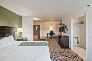 1 bedroom, in-room safe, iron/ironing board, free WiFi