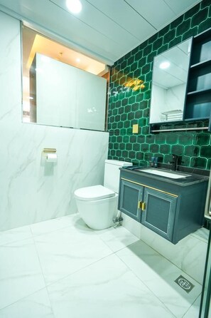 Bathroom - Sunny Day Hotel (Kowloon)