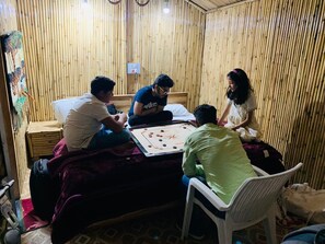 Deluxe Room | Free WiFi - Tirthan Village Huts (Balichauki)