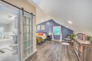 3 slaapkamers, een bureau, een strijkplank/strijkijzer, reisbedje