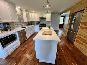 Fridge, microwave, oven, dishwasher - Sunshine Cove Summary (Lewiston)