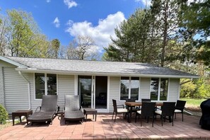 Outdoor dining - Sunshine Cove Summary (Lewiston)