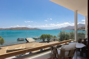 Superior room with Sea View and Outdoor Jetted Tub | Pemandangan dari bilik