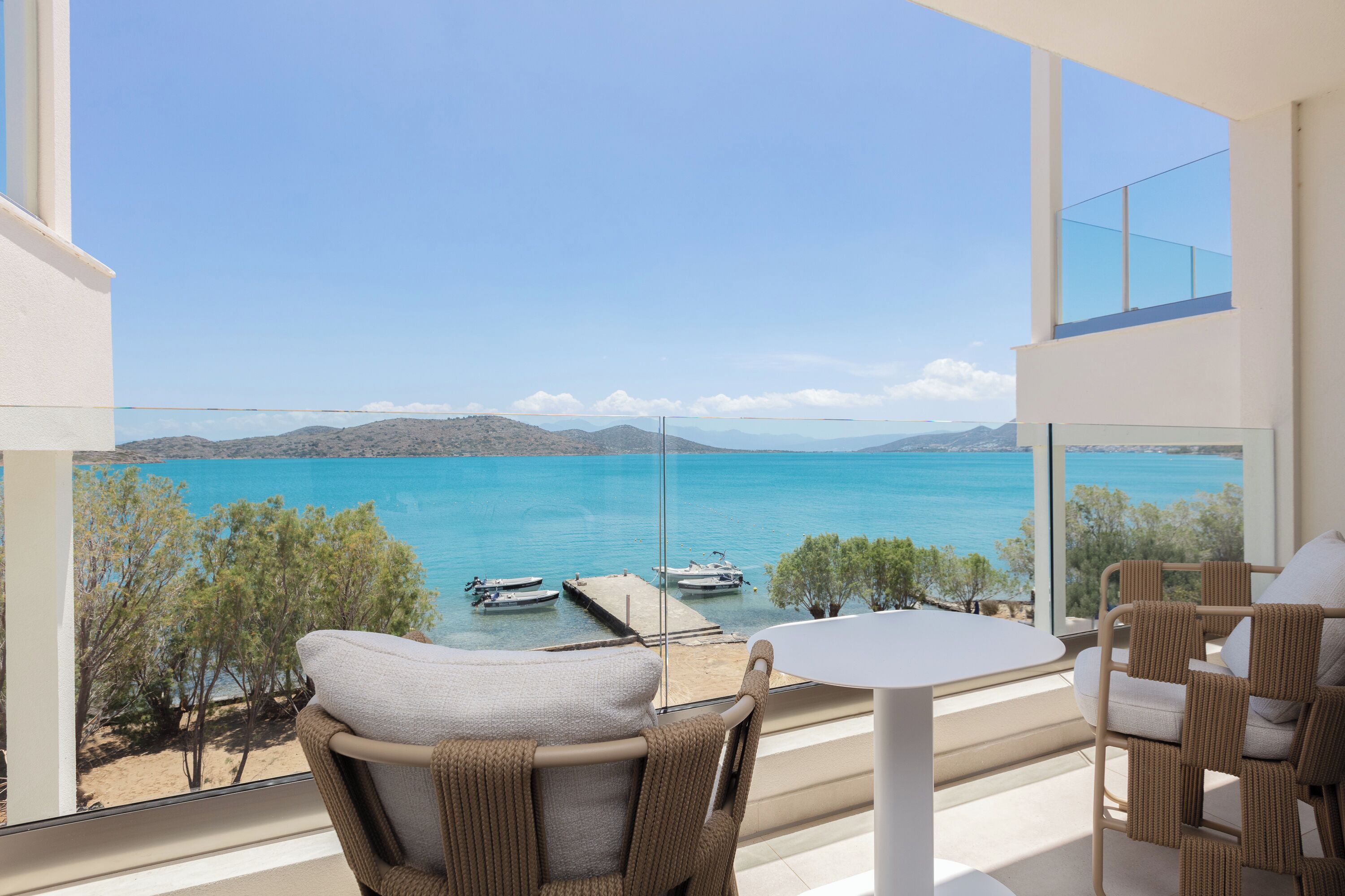 Standard Room with Sea View | Premium bedding, minibar, in-room safe, desk