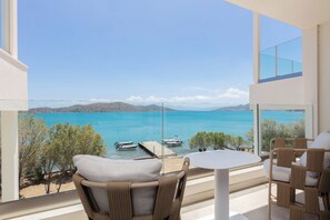 Standard Room with Sea View | Hochwertige Bettwaren, Minibar, Zimmersafe, Schreibtisch