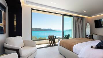 Premium bedding, minibar, in-room safe, desk