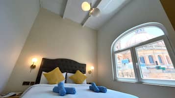 Apartemen Deluks, 1 Tempat Tidur Queen dengan tempat tidur Sofa, pemandangan laut | Setrika/meja setrika dan tempat tidur bayi (biaya tambahan)