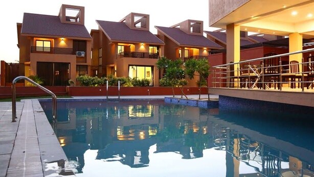 Pool - The Royal Castle Resort & Convention Centre, Rajkot (Padadhari)