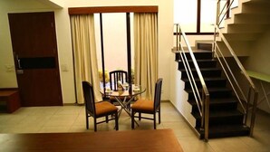 Superior Room - The Royal Castle Resort & Convention Centre, Rajkot (Padadhari)