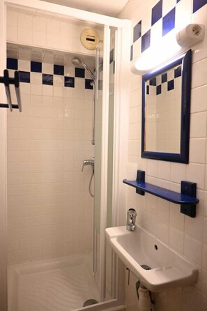 Bathtub - 250m from resort center, Ground floor, view valley, balcony, tv, ski locker, 49m², Peisey-Vallandry (Landry)