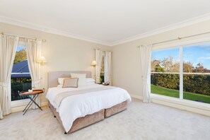 4 Schlafzimmer, Schreibtisch, Bügeleisen/Bügelbrett, kostenloses WLAN