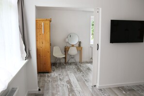 1 habitación, tabla de planchar con plancha, wifi gratis y ropa de cama 