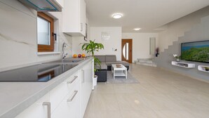 In-room dining - Villa Dina (Nin)