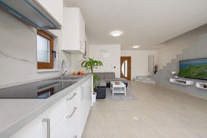 In-room dining - Villa Dina (Nin)