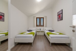 3 bedrooms, free cribs/infant beds, bed sheets - Villa Dina (Nin)