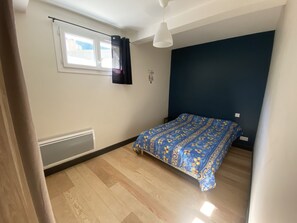 7 slaapkamers, een strijkplank/strijkijzer, reisbedje, gratis wifi