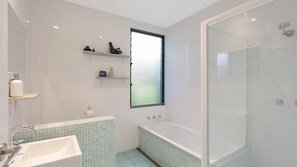 Bathtub
