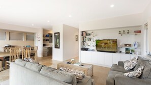 Living area - Sun Kissed on Dulling (Dalmeny)