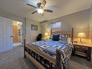 3 bedrooms, bed sheets - Miracle Mountain Cabin (Bryson City)