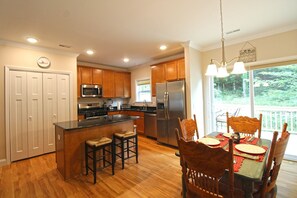 Dining - Snuggled Inn Modern, Creekside Cottage near the Heart of Bryson City! (Bryson City)