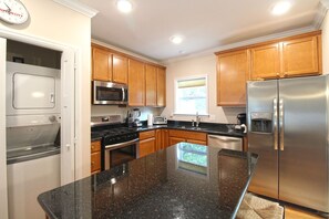 Fridge, microwave, oven, stovetop - Snuggled Inn Modern, Creekside Cottage near the Heart of Bryson City! (Bryson City)