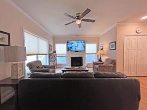 Smart TV, fireplace - Snuggled Inn Modern, Creekside Cottage near the Heart of Bryson City! (Bryson City)