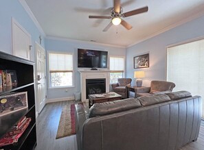 TV, fireplace