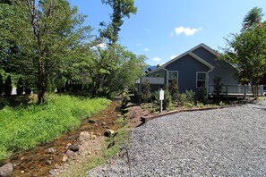 Property grounds - Creekside Delight- Bryson Village (Bryson City)